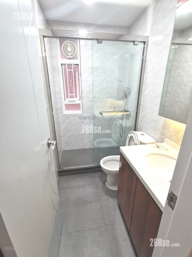 Lung Man Building Rental 4 Bedrooms , 2 Bathrooms 1,109 ft² Lung Man Building Rental 4 Bedrooms , 2 Bathrooms 1,109 ft²
