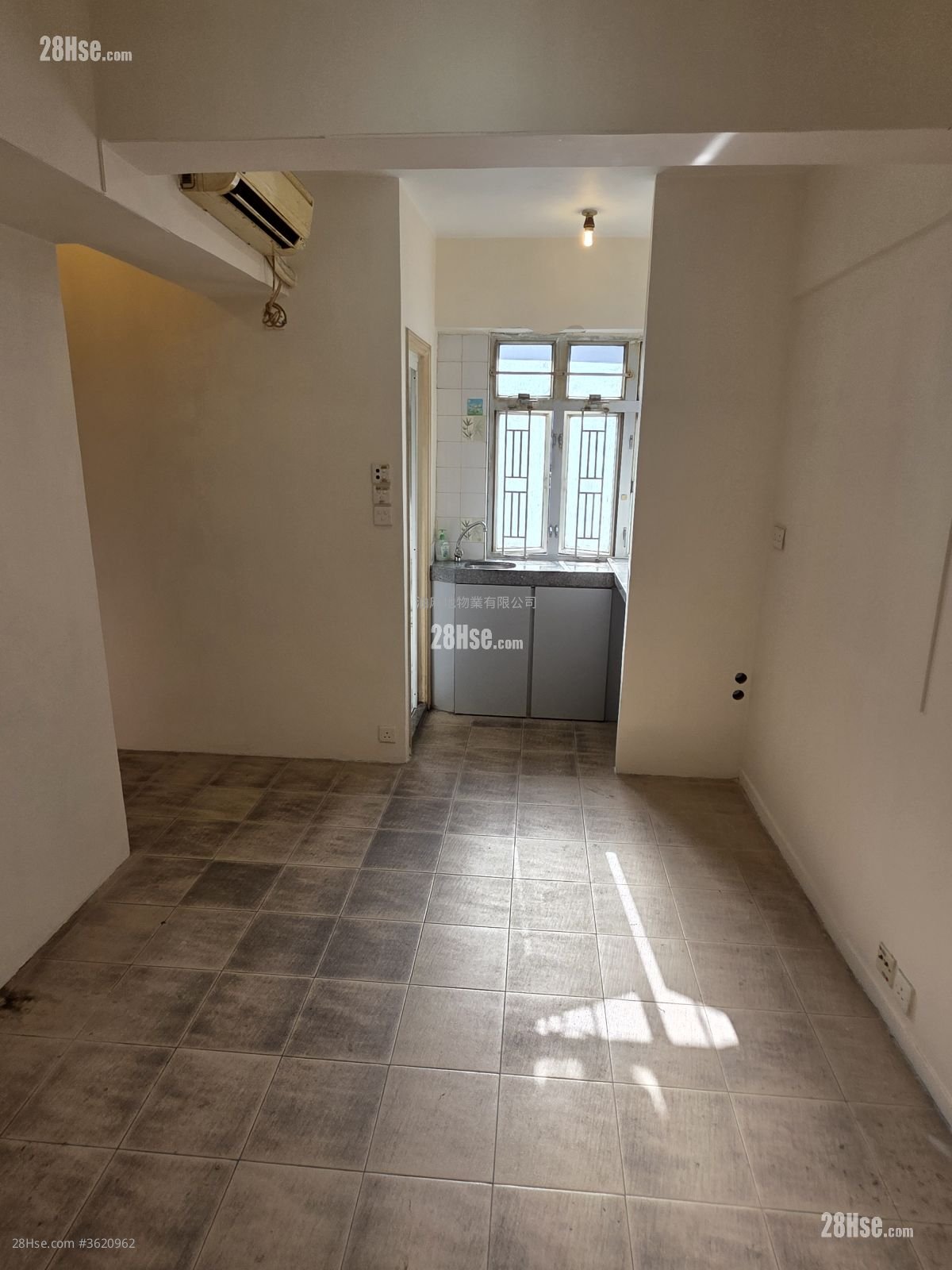 华鸿大楼 售盘 2 房 , 1 浴室 330 平方尺