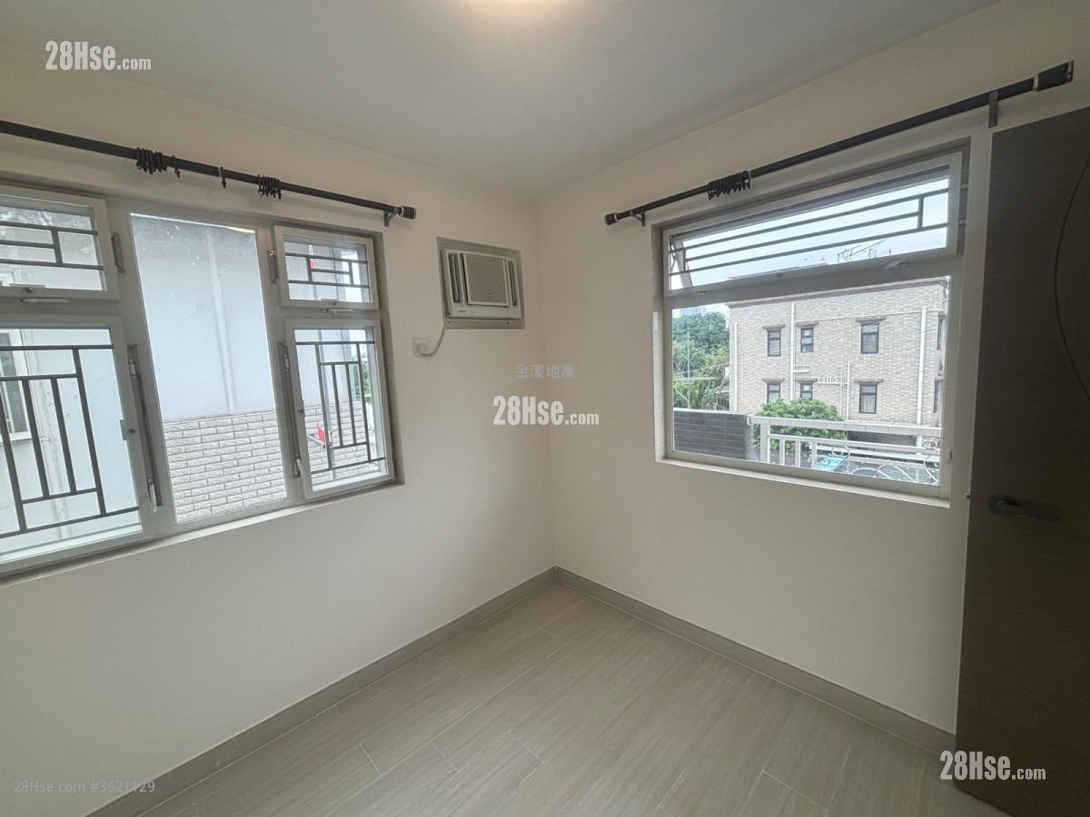 Village Rental 3 Bedrooms , 1 Bathroom 700 ft² Village Rental 3 Bedrooms , 1 Bathroom 700 ft²