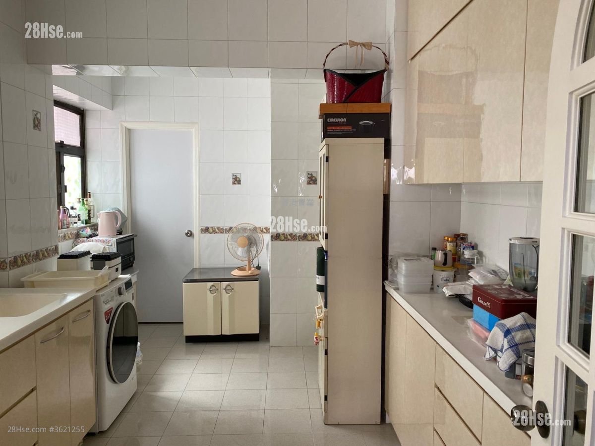 Victoria Court Sell 3 Bedrooms , 2 Bathrooms 1,592 ft² Victoria Court Sell 3 Bedrooms , 2 Bathrooms 1,592 ft²