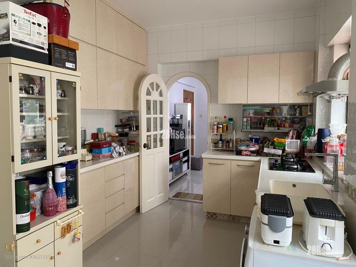 Victoria Court Sell 3 Bedrooms , 2 Bathrooms 1,592 ft² Victoria Court Sell 3 Bedrooms , 2 Bathrooms 1,592 ft²