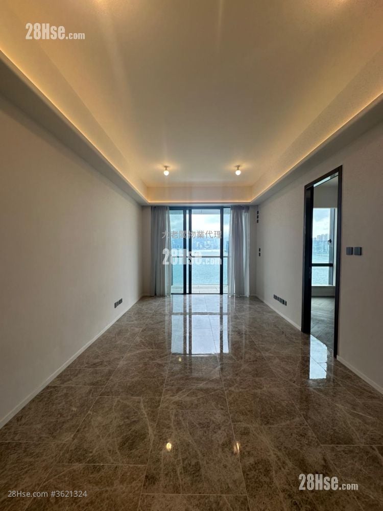 The Knightsbridge Sell 1,085 ft²