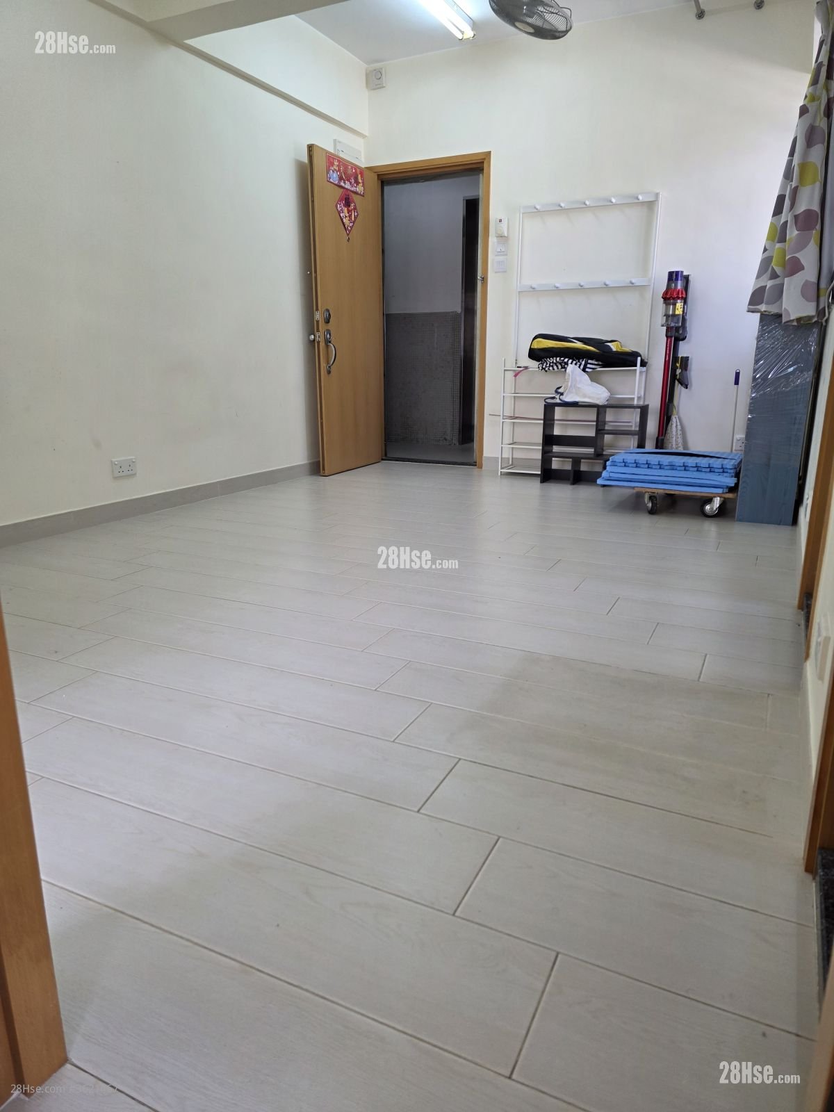 Wing Shun Building Sell 2 Bedrooms , 1 Bathroom 361 ft² Wing Shun Building Sell 2 Bedrooms , 1 Bathroom 361 ft²