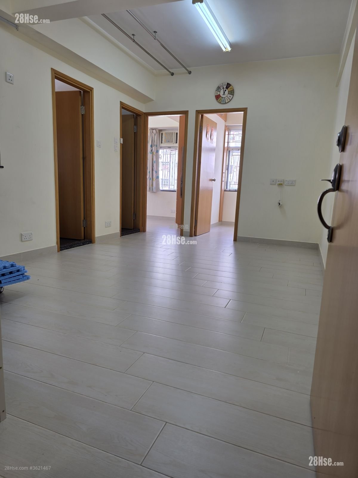 Wing Shun Building Sell 2 Bedrooms , 1 Bathroom 361 ft² Wing Shun Building Sell 2 Bedrooms , 1 Bathroom 361 ft²