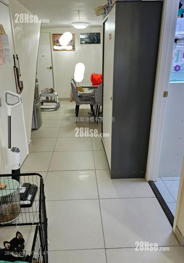 Shui Tsiu San Tsuen Sell 3 Bedrooms 700 ft² Shui Tsiu San Tsuen Sell 3 Bedrooms 700 ft²