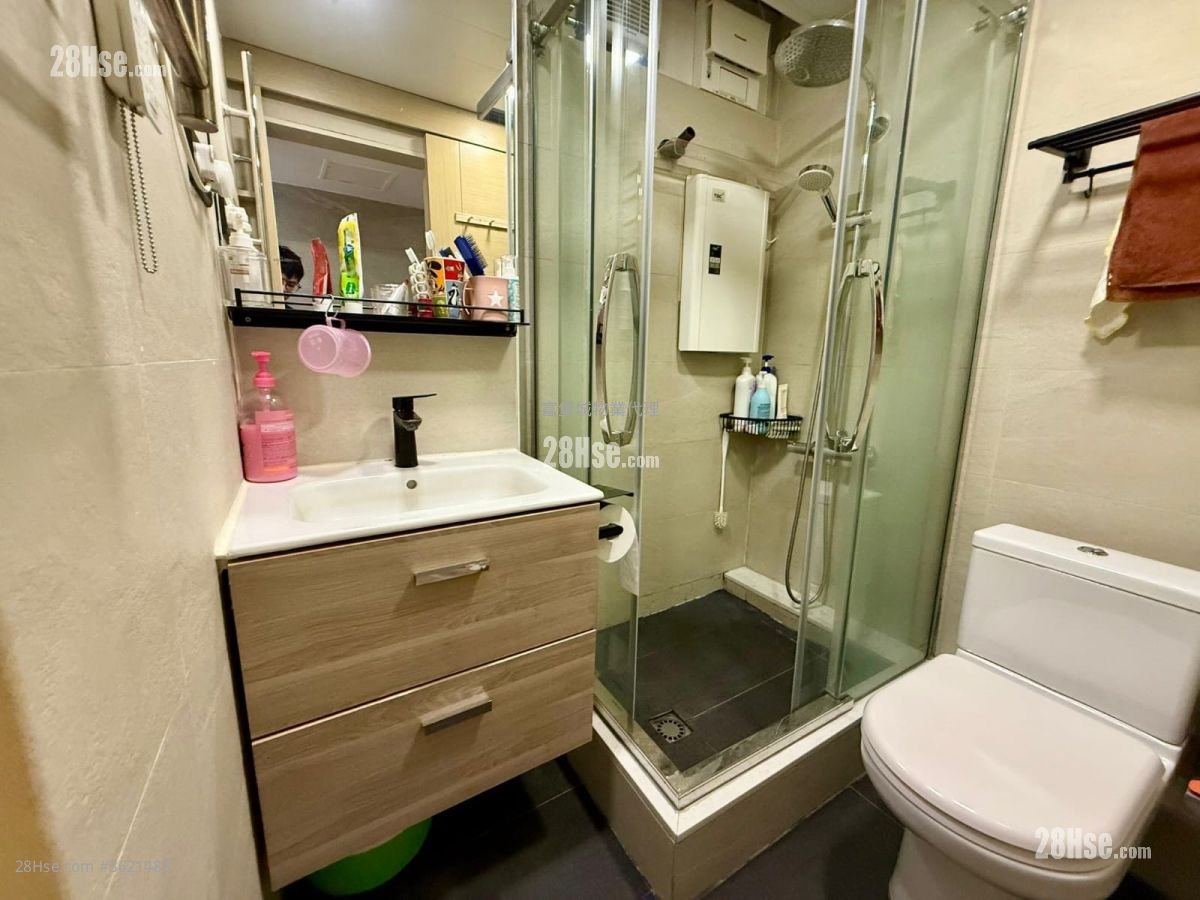Kwong Yuen Estate Sell 2 Bedrooms , 1 Bathroom 407 ft² Kwong Yuen Estate Sell 2 Bedrooms , 1 Bathroom 407 ft²