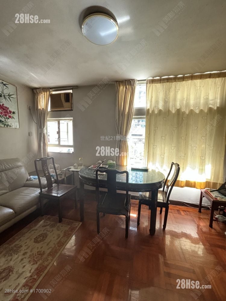 Hong Pak Court Sell 3 Bedrooms , 1 Bathroom 554 ft² Hong Pak Court Sell 3 Bedrooms , 1 Bathroom 554 ft²