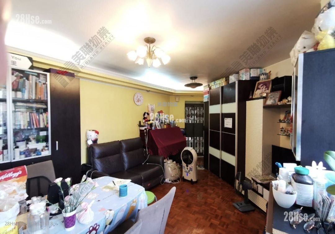 Kwai Hong Court Sell 2 Bedrooms 477 ft² Kwai Hong Court Sell 2 Bedrooms 477 ft²