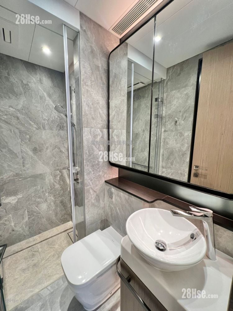 The Henley Rental Studio , 1 Bathroom 229 ft² The Henley Rental Studio , 1 Bathroom 229 ft²