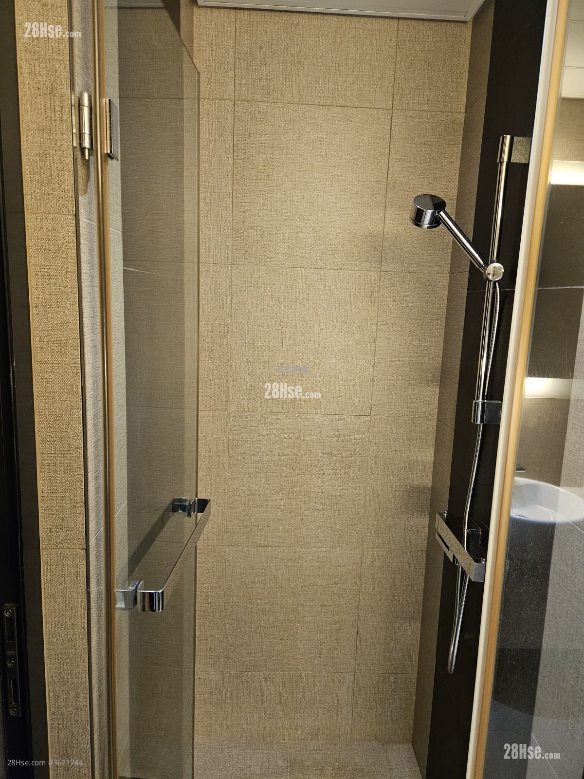 Queen's Cube Rental 1 Bedroom , 1 Bathroom 377 ft² Queen's Cube Rental 1 Bedroom , 1 Bathroom 377 ft²
