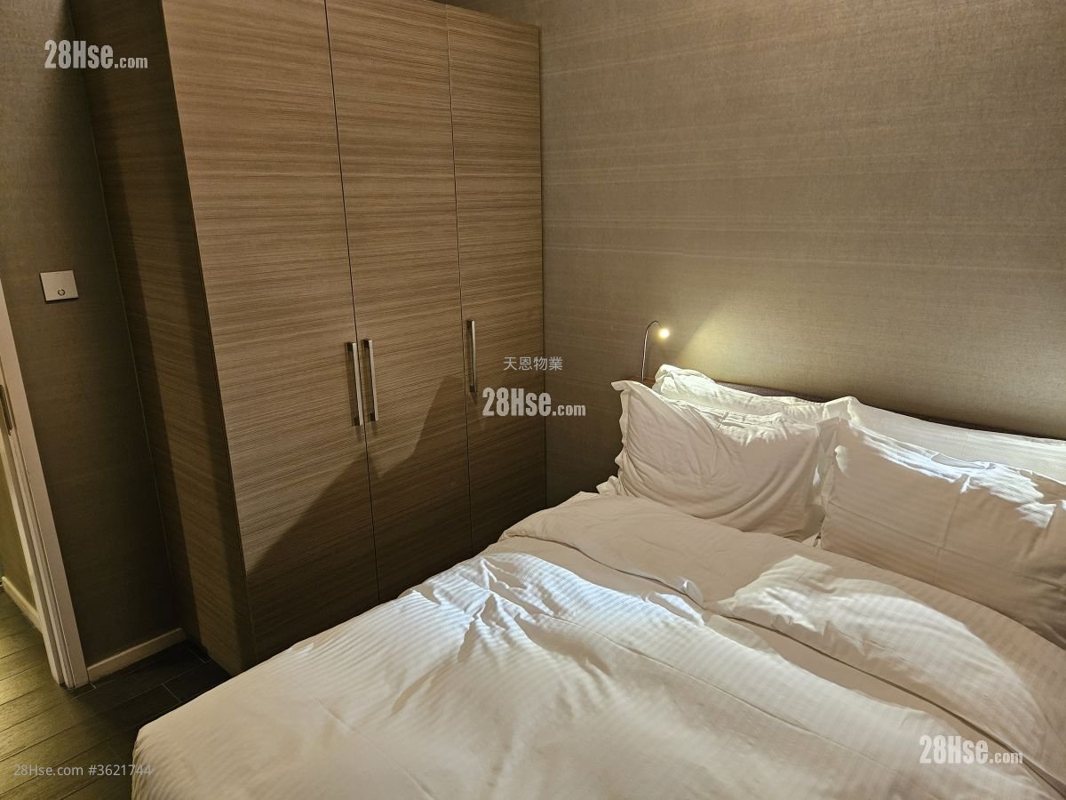 Queen's Cube Rental 1 Bedroom , 1 Bathroom 377 ft² Queen's Cube Rental 1 Bedroom , 1 Bathroom 377 ft²