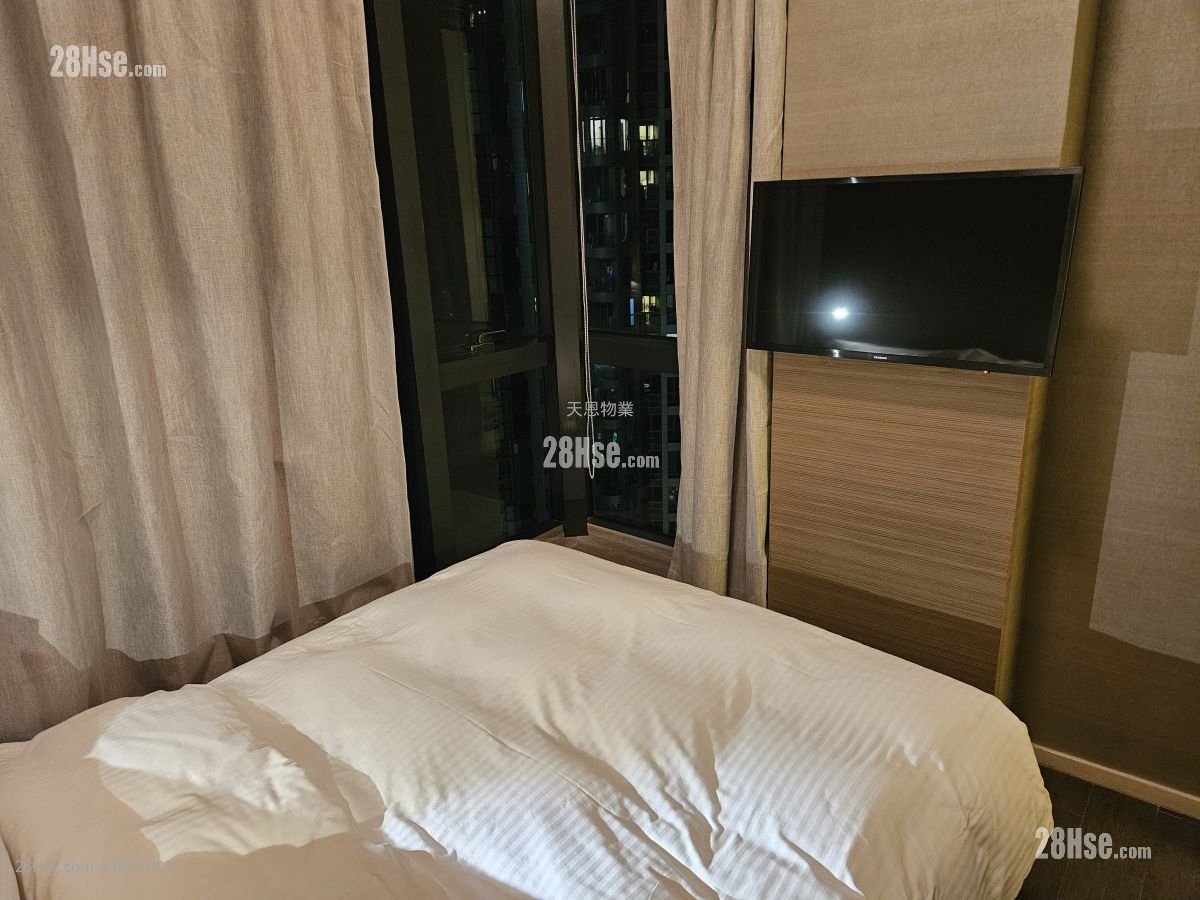 Queen's Cube Rental 1 Bedroom , 1 Bathroom 377 ft² Queen's Cube Rental 1 Bedroom , 1 Bathroom 377 ft²