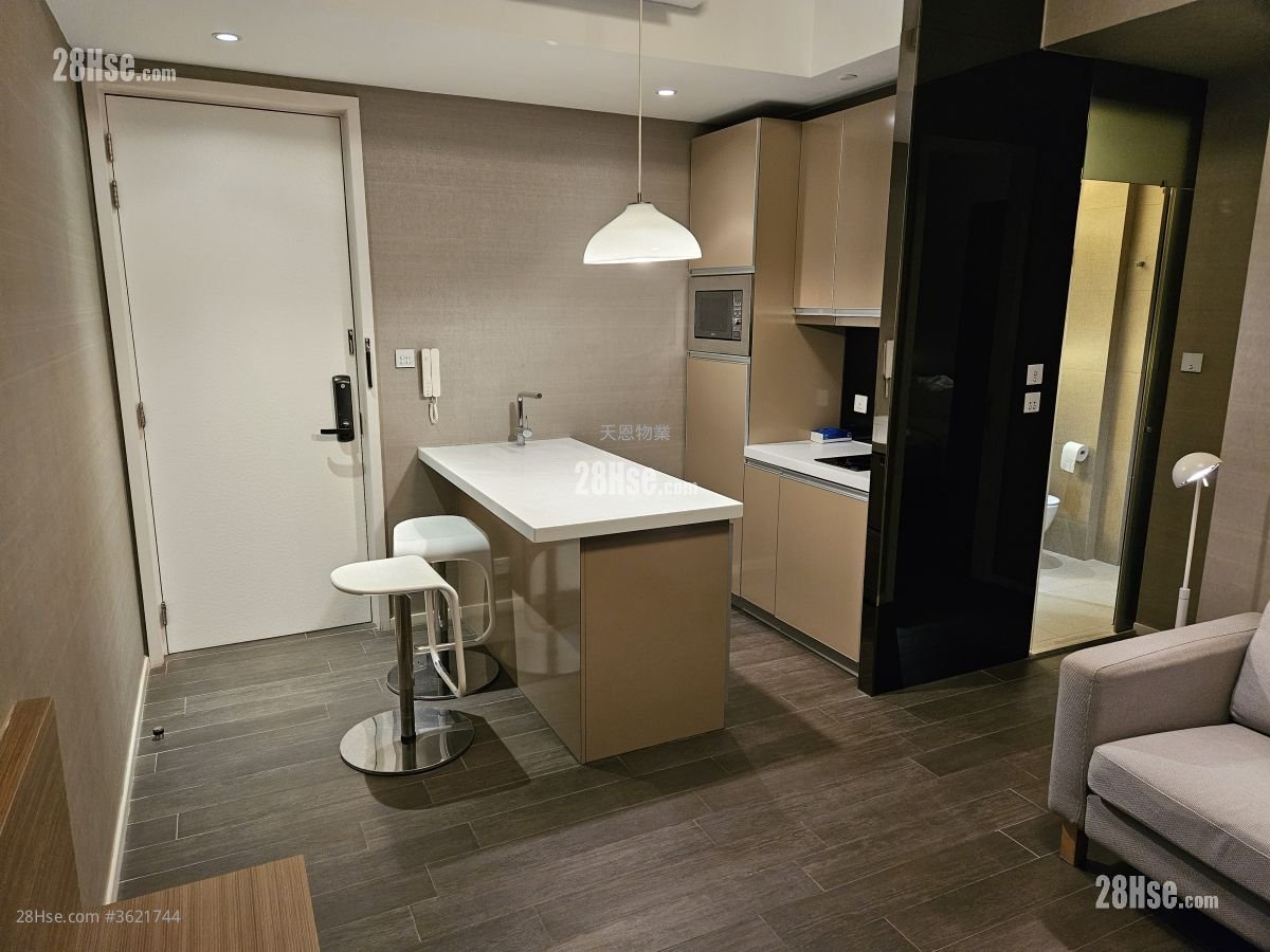 Queen's Cube Rental 1 Bedroom , 1 Bathroom 377 ft² Queen's Cube Rental 1 Bedroom , 1 Bathroom 377 ft²