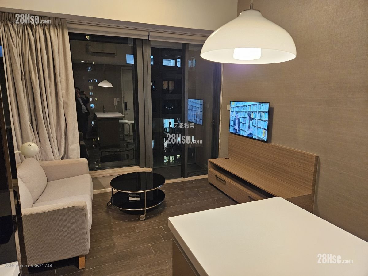 Queen's Cube Rental 1 Bedroom , 1 Bathroom 377 ft² Queen's Cube Rental 1 Bedroom , 1 Bathroom 377 ft²