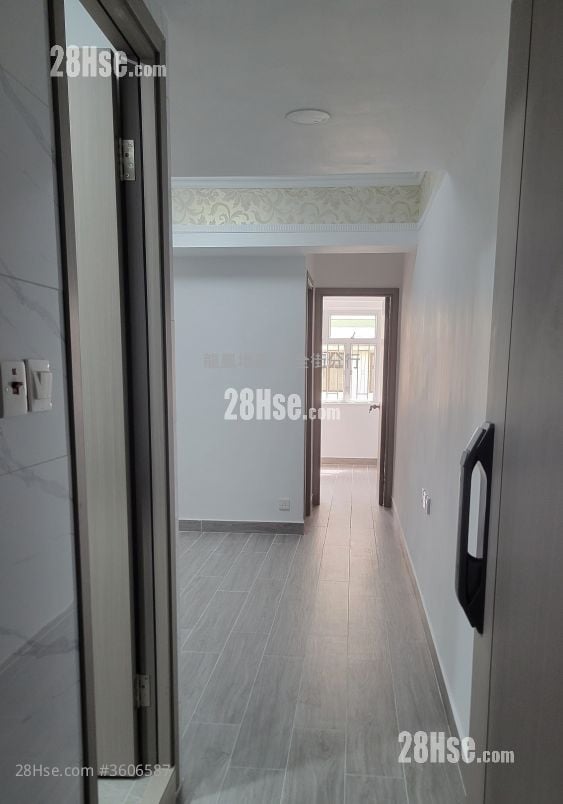 Chung Wo Building Sell 2 Bedrooms , 1 Bathroom 400 ft²