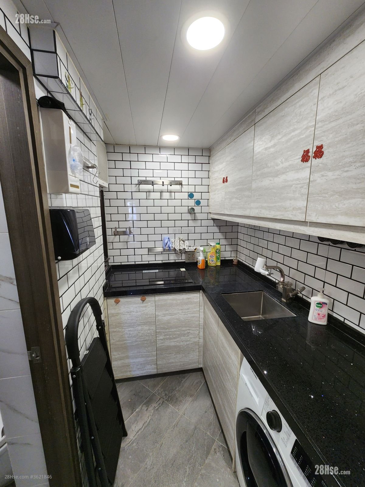 Wai Wah Centre Rental 2 Bedrooms , 1 Bathroom 297 ft² Wai Wah Centre Rental 2 Bedrooms , 1 Bathroom 297 ft²