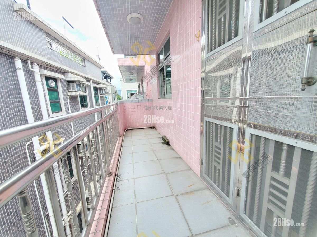 Village Rental 3 Bedrooms , 1 Bathroom 700 ft² Village Rental 3 Bedrooms , 1 Bathroom 700 ft²