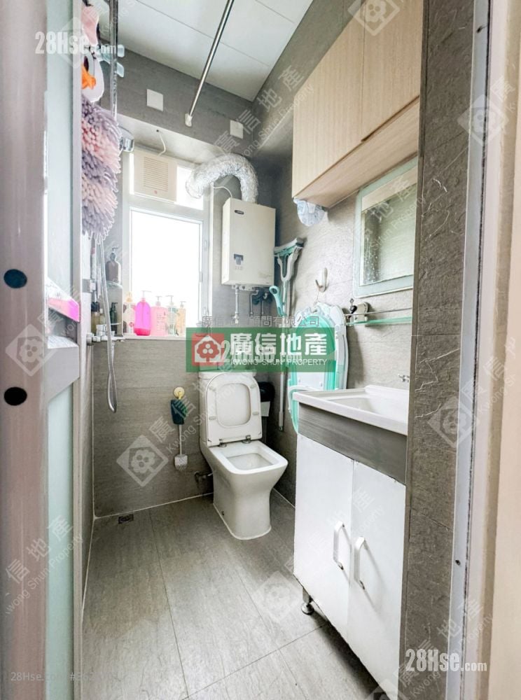 Chung Ching Building Sell 2 Bedrooms , 1 Bathroom 292 ft² Chung Ching Building Sell 2 Bedrooms , 1 Bathroom 292 ft²