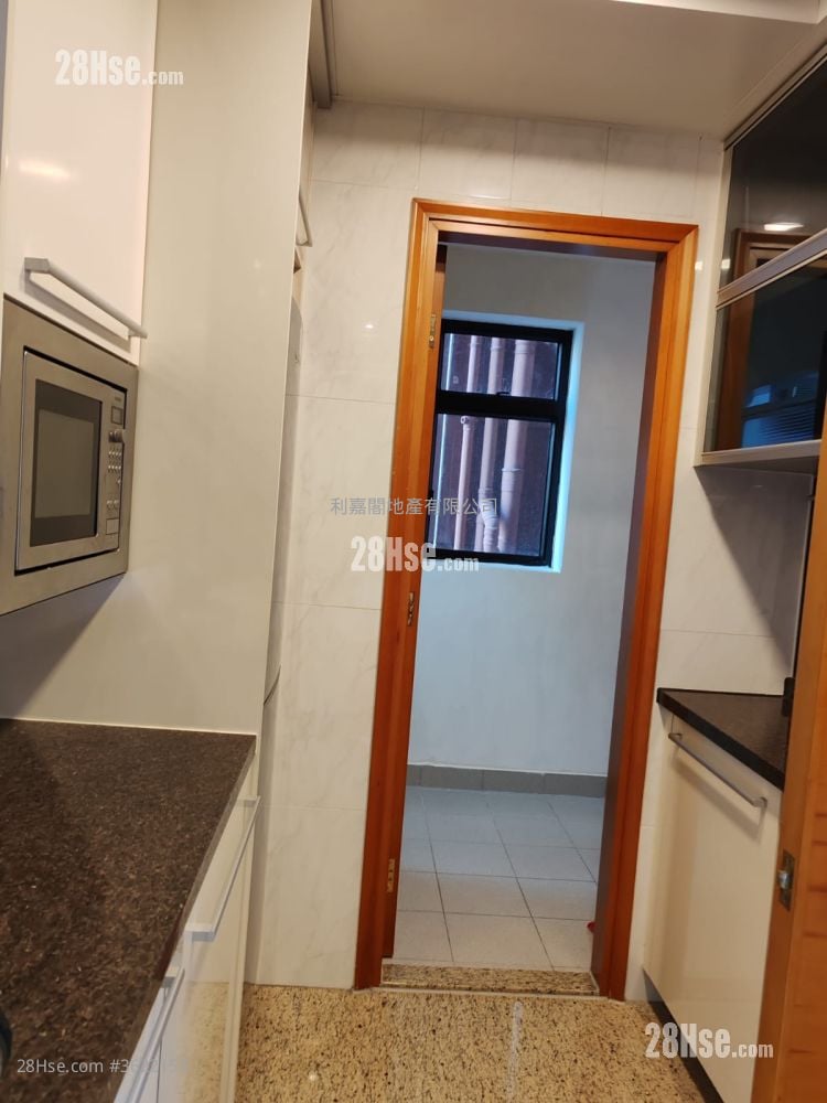 凯旋门 租盘 3 房 , 3 浴室 841 平方尺 凯旋门 租盘 3 房 , 3 浴室 841 平方尺