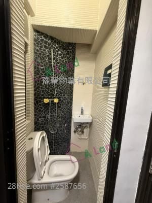 建华大厦 租盘 224 平方尺