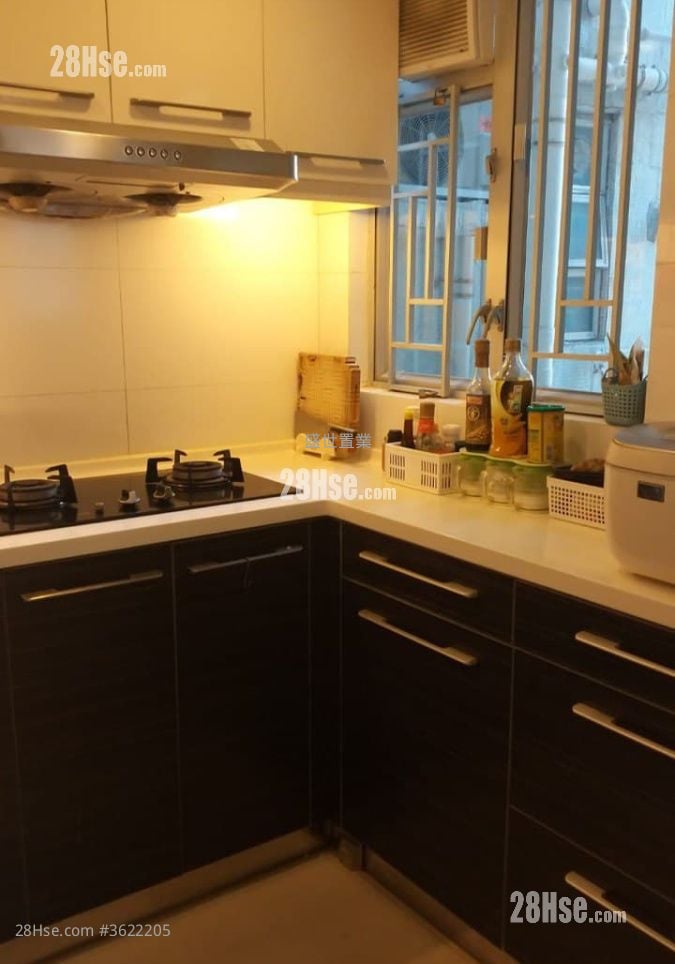 Man Lai Court Sell 3 Bedrooms , 2 Bathrooms 622 ft² Man Lai Court Sell 3 Bedrooms , 2 Bathrooms 622 ft²