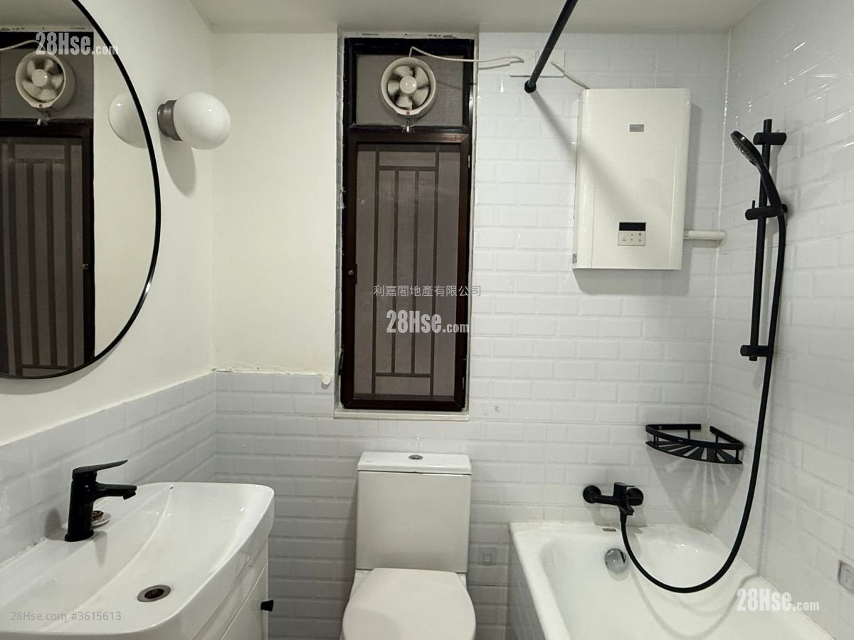 Kornhill Sell 3 Bedrooms , 1 Bathroom 596 ft² Kornhill Sell 3 Bedrooms , 1 Bathroom 596 ft²