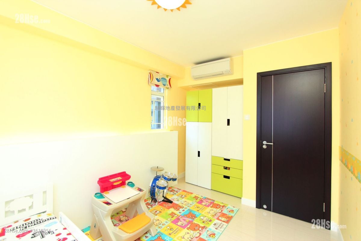 睡房 1: 柏园 售盘 4 房 , 2 浴室 830 平方尺