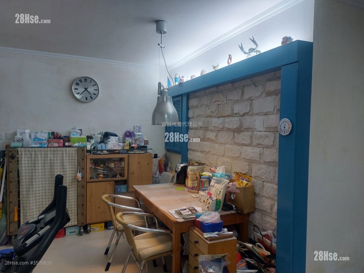 Tsz Oi Court Sell 3 Bedrooms , 2 Bathrooms 650 ft² Tsz Oi Court Sell 3 Bedrooms , 2 Bathrooms 650 ft²