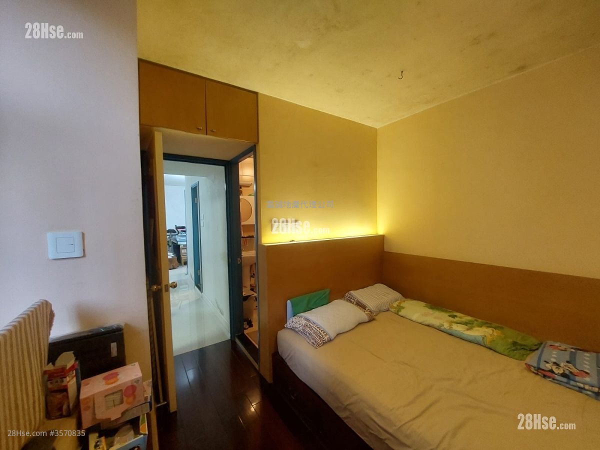 Tsz Oi Court Sell 3 Bedrooms , 2 Bathrooms 650 ft² Tsz Oi Court Sell 3 Bedrooms , 2 Bathrooms 650 ft²