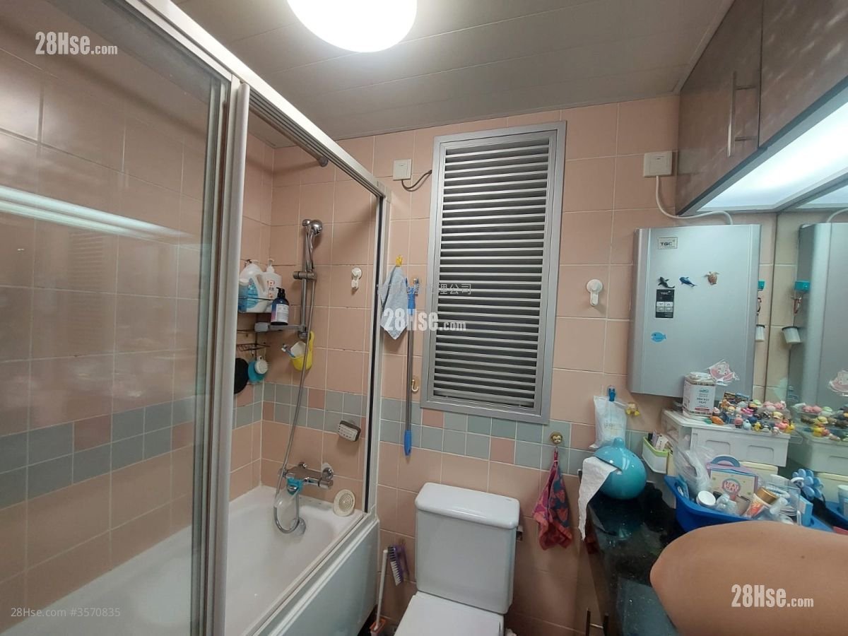 Tsz Oi Court Sell 3 Bedrooms , 2 Bathrooms 650 ft² Tsz Oi Court Sell 3 Bedrooms , 2 Bathrooms 650 ft²