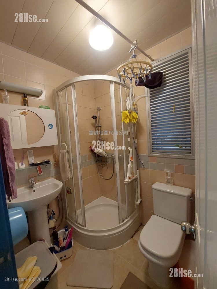 Tsz Oi Court Sell 3 Bedrooms , 2 Bathrooms 650 ft² Tsz Oi Court Sell 3 Bedrooms , 2 Bathrooms 650 ft²