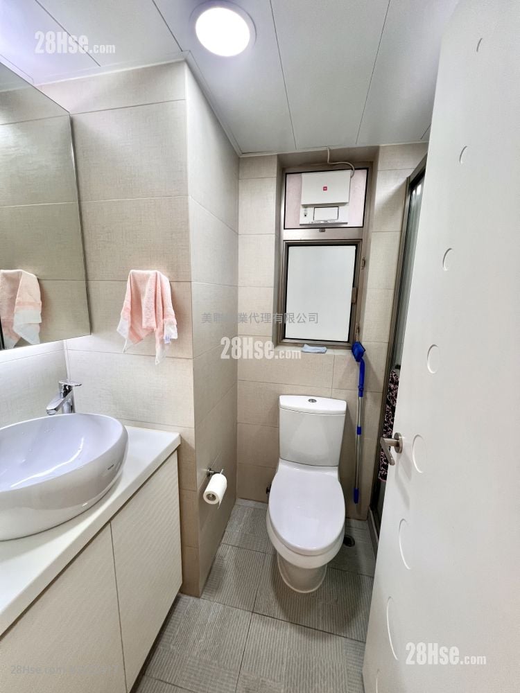 浴室: 碧堤半岛 售盘 3 房 , 2 浴室 891 平方尺 浴室: 碧堤半岛 售盘 3 房 , 2 浴室 891 平方尺