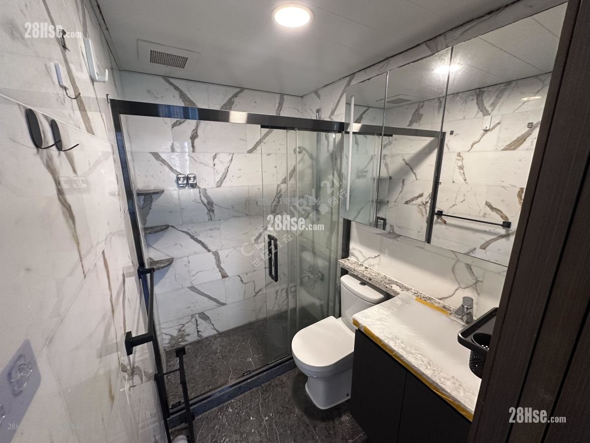 银湖天峰 售盘 2 房 , 1 浴室 551 平方尺 银湖天峰 售盘 2 房 , 1 浴室 551 平方尺