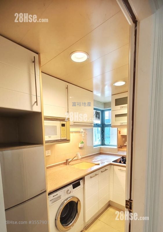 Queen's Terrace Rental 2 Bedrooms , 1 Bathroom 411 ft² Queen's Terrace Rental 2 Bedrooms , 1 Bathroom 411 ft²