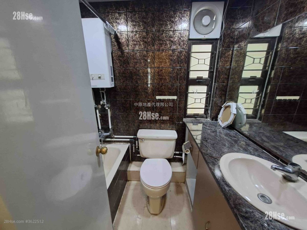 bathroom: Luk Yeung Sun Chuen Sell 2 Bedrooms , 1 Bathroom 445 ft² bathroom: Luk Yeung Sun Chuen Sell 2 Bedrooms , 1 Bathroom 445 ft²