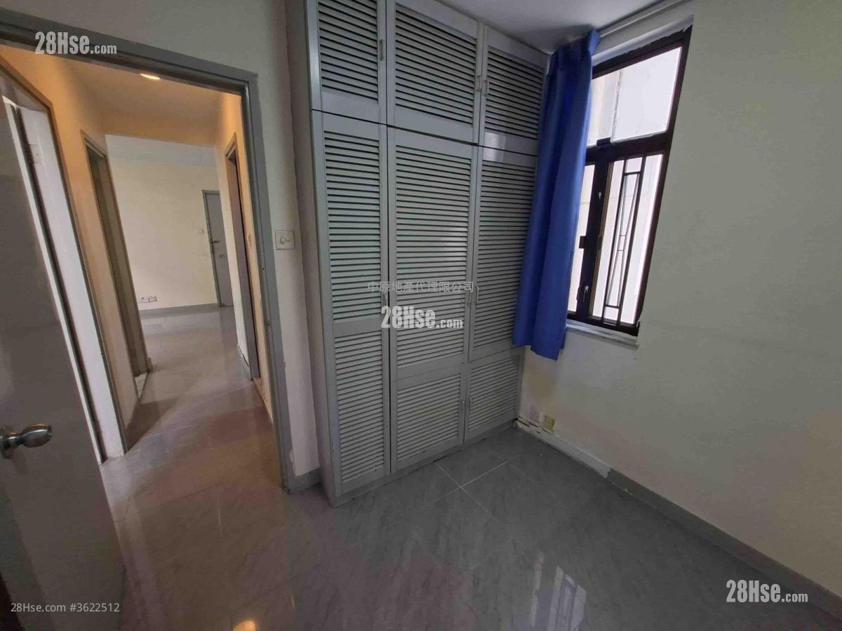 master room: Luk Yeung Sun Chuen Sell 2 Bedrooms , 1 Bathroom 445 ft² master room: Luk Yeung Sun Chuen Sell 2 Bedrooms , 1 Bathroom 445 ft²