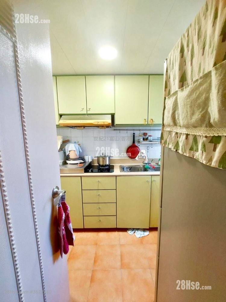 凤钻苑 售盘 2 房 , 1 浴室 407 平方尺 凤钻苑 售盘 2 房 , 1 浴室 407 平方尺