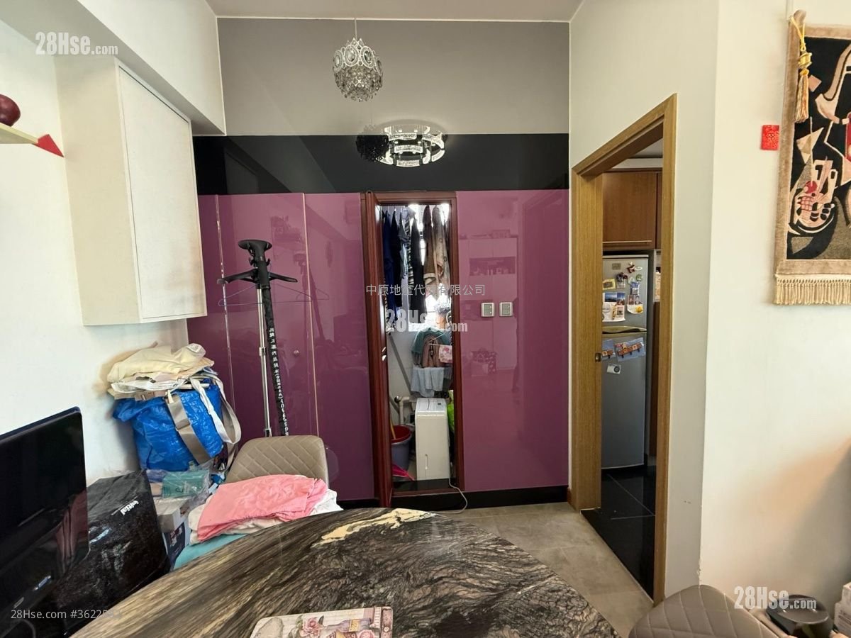 Chelsea Court Sell 3 Bedrooms , 2 Bathrooms 893 ft² Chelsea Court Sell 3 Bedrooms , 2 Bathrooms 893 ft²