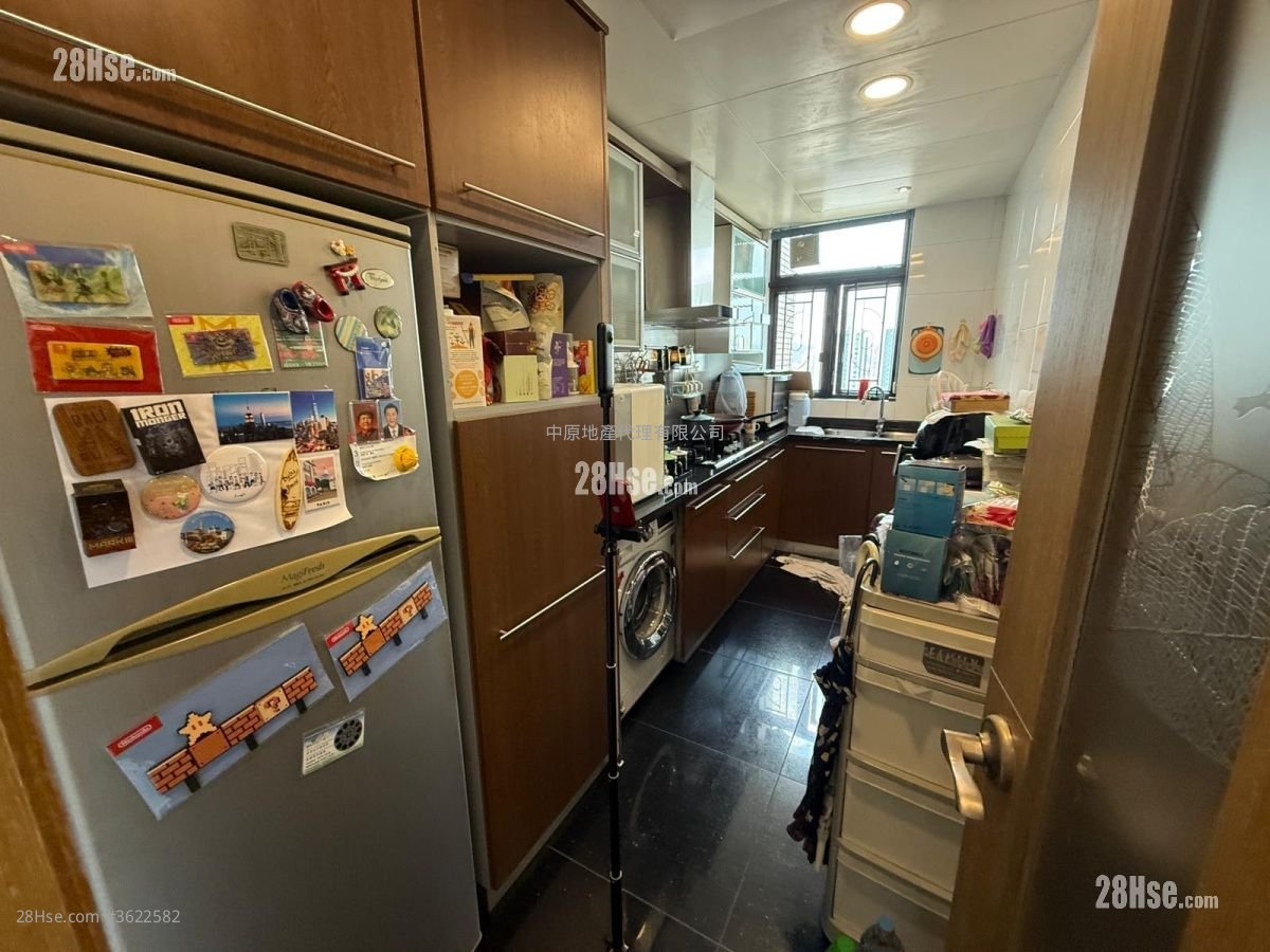 Chelsea Court Sell 3 Bedrooms , 2 Bathrooms 893 ft² Chelsea Court Sell 3 Bedrooms , 2 Bathrooms 893 ft²