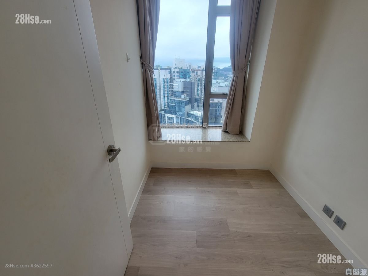 One Silversea Sell 3 Bedrooms 665 ft² One Silversea Sell 3 Bedrooms 665 ft²