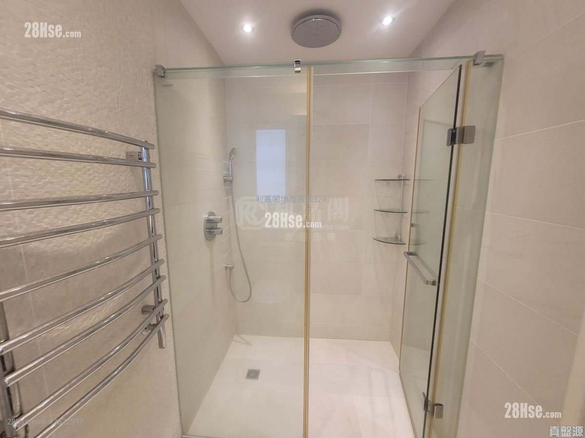 One Silversea Sell 3 Bedrooms 665 ft² One Silversea Sell 3 Bedrooms 665 ft²