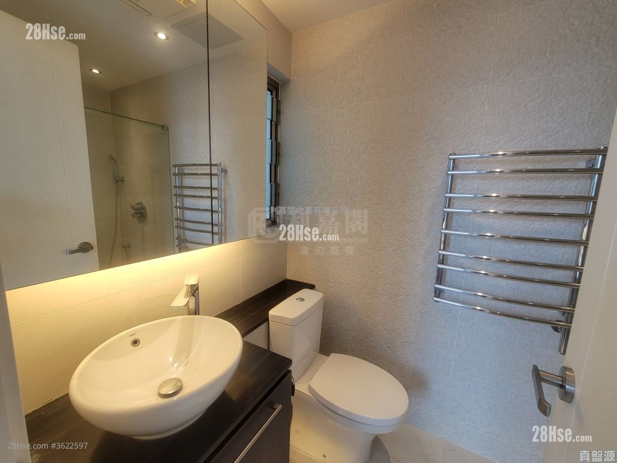 One Silversea Sell 3 Bedrooms 665 ft² One Silversea Sell 3 Bedrooms 665 ft²