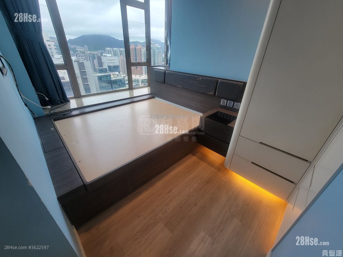 One Silversea Sell 3 Bedrooms 665 ft² One Silversea Sell 3 Bedrooms 665 ft²