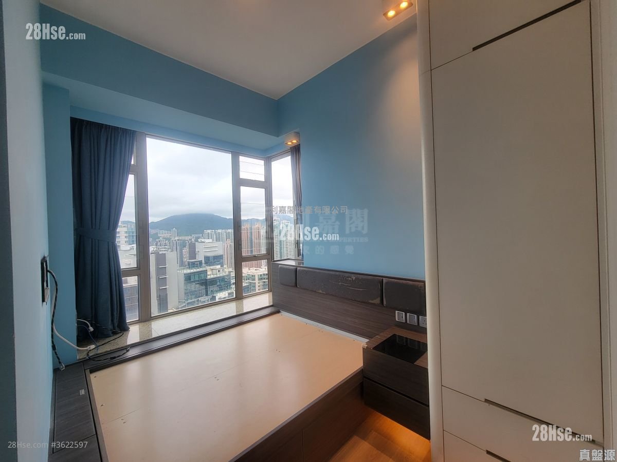 One Silversea Sell 3 Bedrooms 665 ft² One Silversea Sell 3 Bedrooms 665 ft²