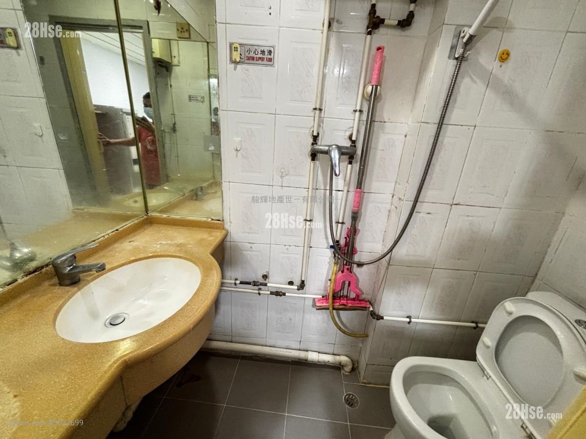 Luen Tak Building Rental Studio , 1 Bathroom 120 ft² Luen Tak Building Rental Studio , 1 Bathroom 120 ft²