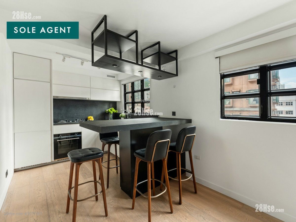 Hau Wo Court Sell 1 Bedroom , 1 Bathroom 485 ft²