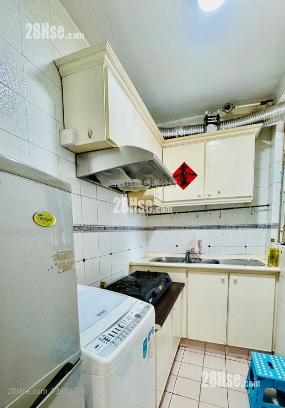 碧湖花园 租盘 2 房 , 1 浴室 400 平方尺 碧湖花园 租盘 2 房 , 1 浴室 400 平方尺