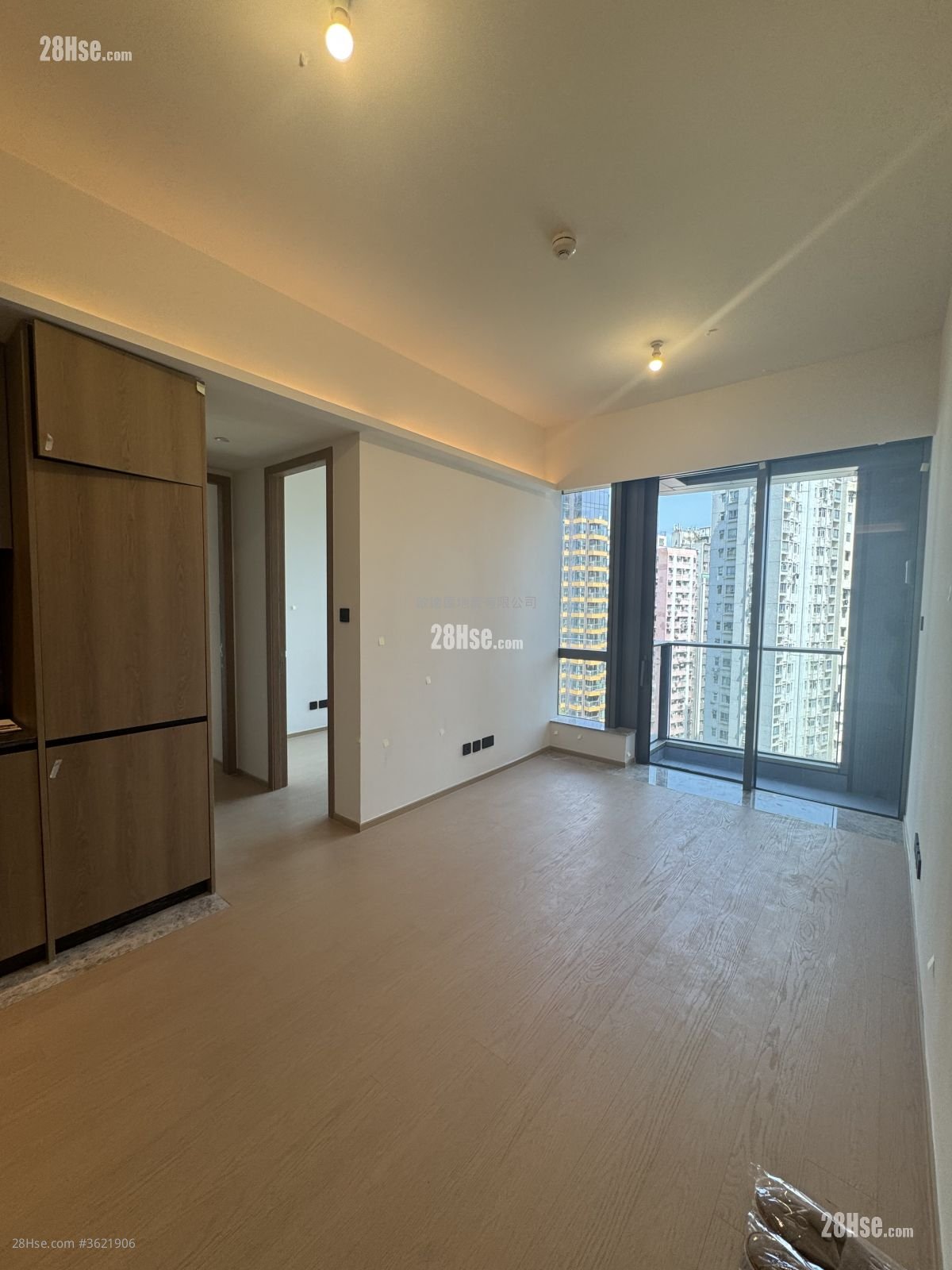 In One Rental 2 Bedrooms , 1 Bathroom 477 ft²
