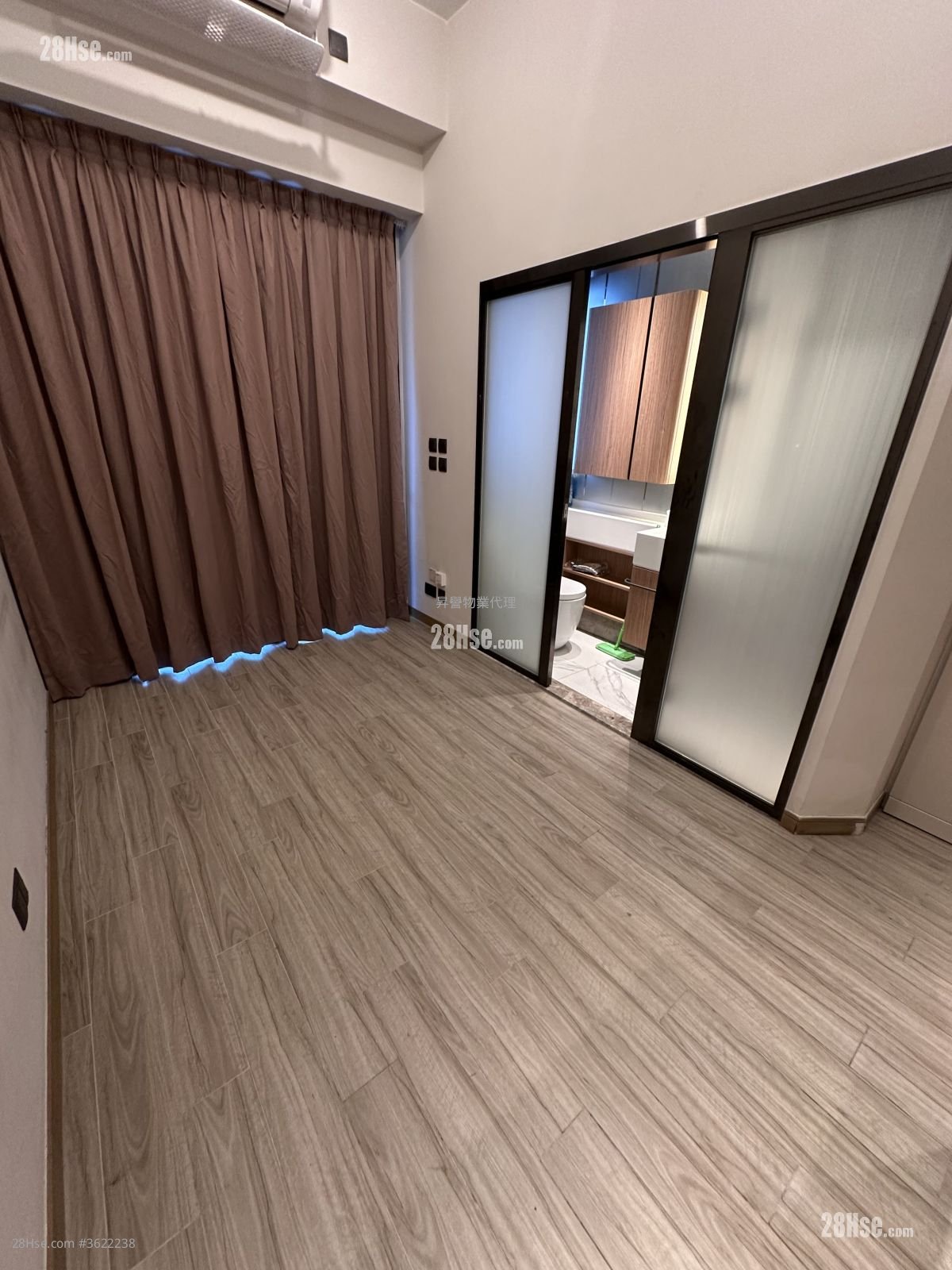 The Vantage Rental Studio 196 ft² The Vantage Rental Studio 196 ft²