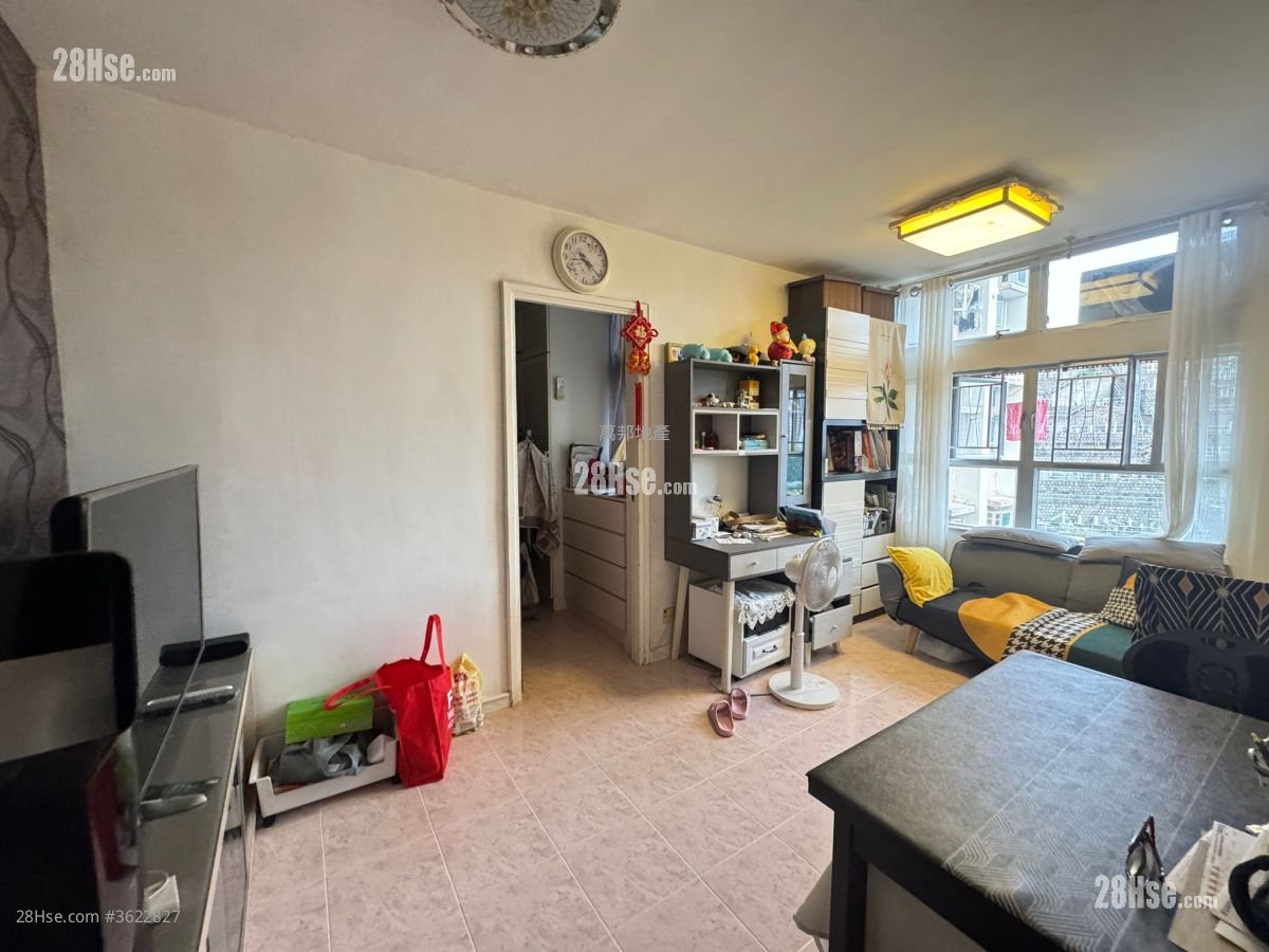 Hung Fuk Court Sell 2 Bedrooms , 1 Bathroom 407 ft² Hung Fuk Court Sell 2 Bedrooms , 1 Bathroom 407 ft²
